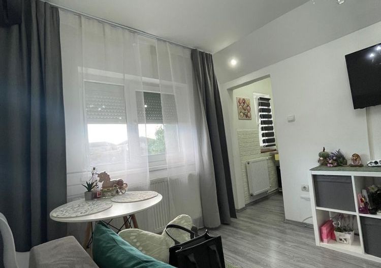 Spitalul Judetean | 1 Camera | Etaj intermediar | Renovat | Mobilat-Utilat - Poză 2