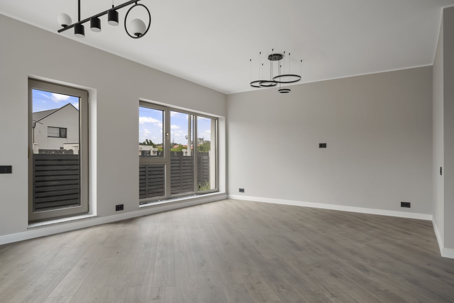 | COMISION 0% | VILA INDIVIDUALA |4 CAMERE| FINISATA COMPLET | TOATE UTILITATILE - Poză 1