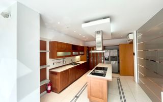 VILA CU 7 CAMERE IN COMPLEX REZIDENTIAL IN IANCU NICOLAE - Poză 2