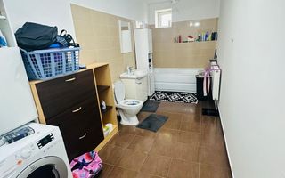 Casa individuala complet renovata- strada linistita Giarmata - Poză 8