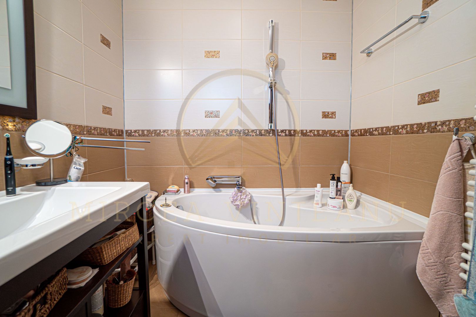 DACIA - Vila D+P+1E+M, teren 780 mp, deschidere 24 ml. - Poză 24