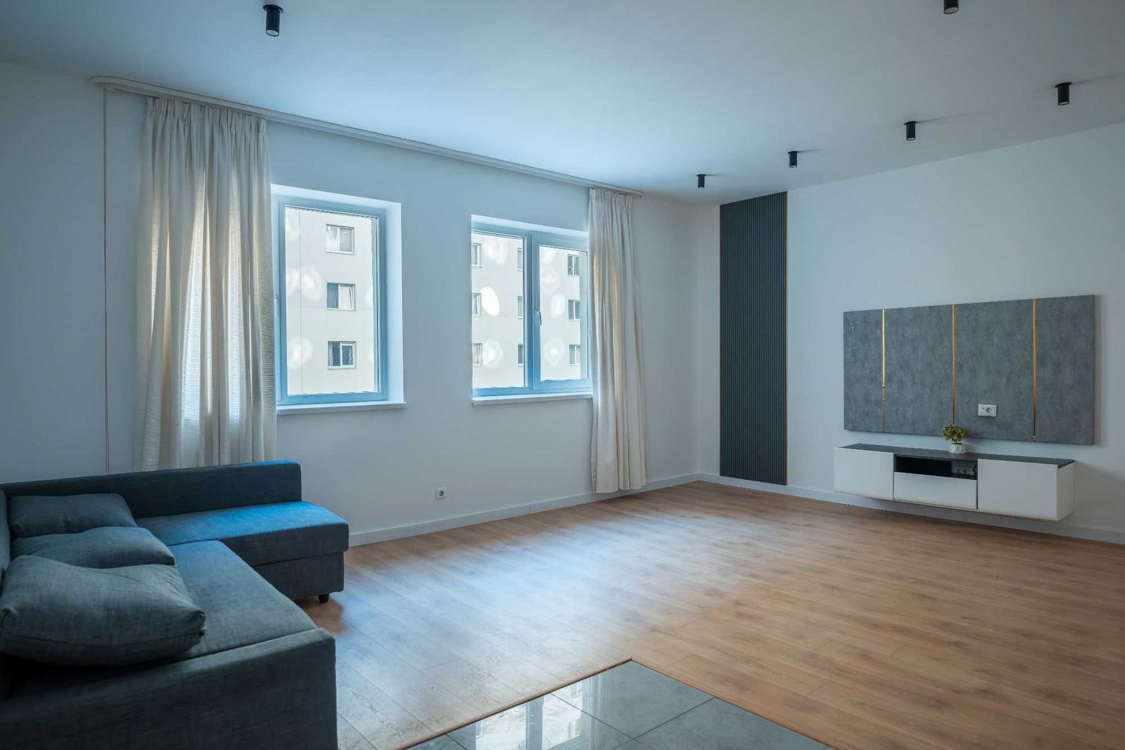 Inchiriere apartament 3 camere - RIN GRAND HOTEL - in hotel - Poză 1