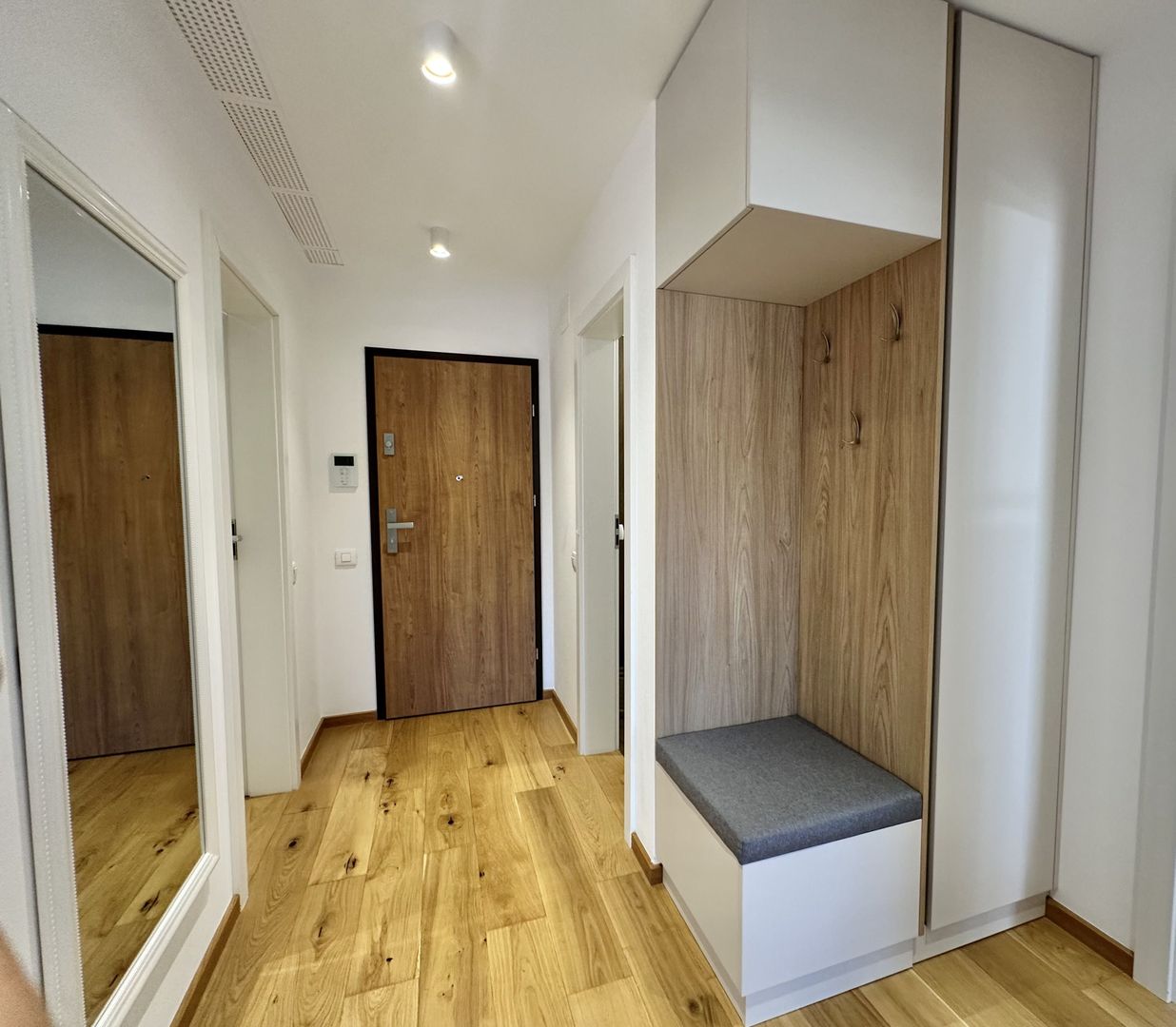 Apartament cu 3 camere decomandat de inchiriat, Urban Plaza - Poză 12