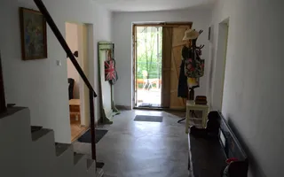 Casa renovata la tara complet -mobilata si utilata - Poză 11