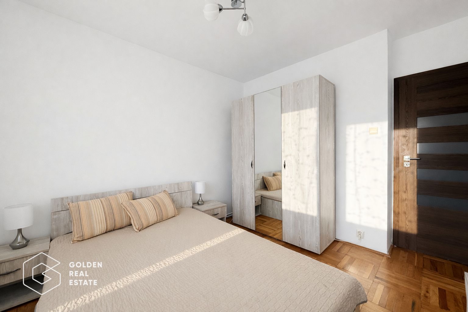 Apartament cu 4 camere, zona Micalaca, etaj 3, decomandat - Poză 4