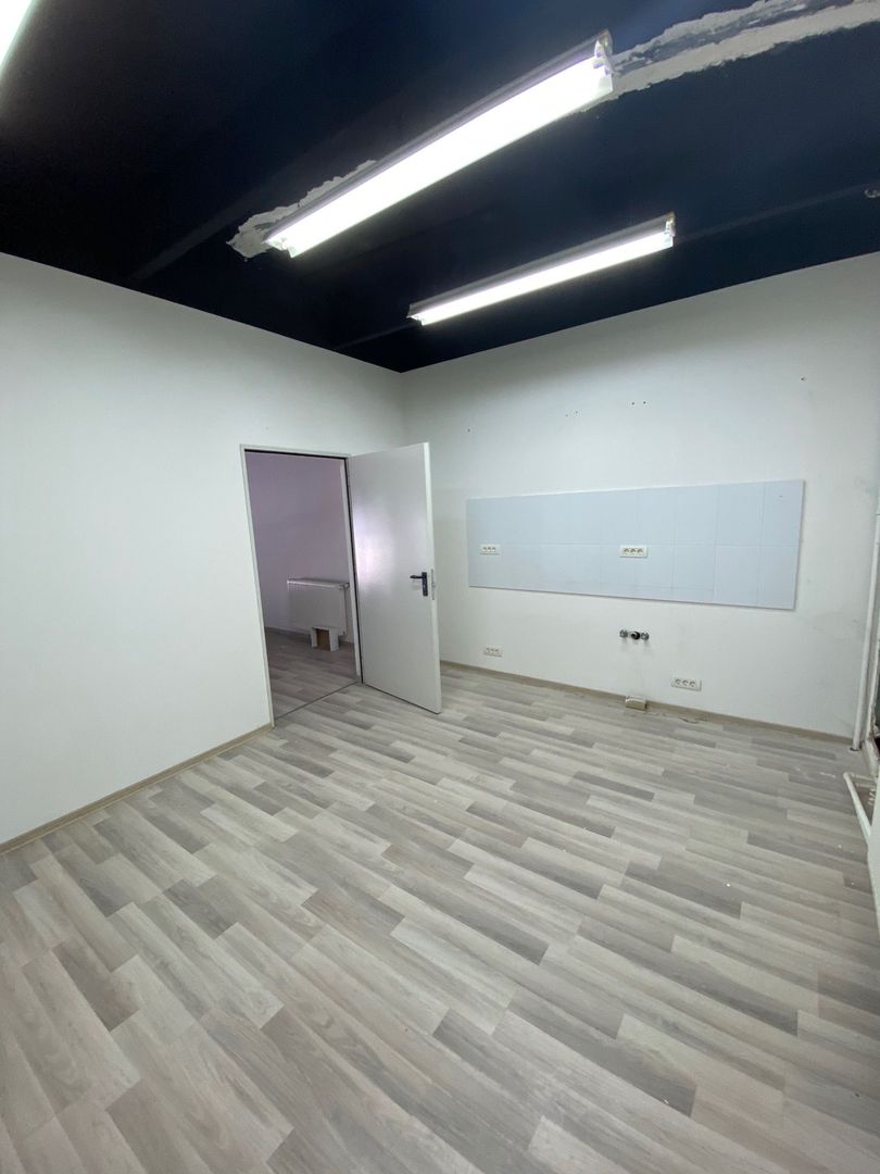 Spatiu comercial cu parcare - Poză 15