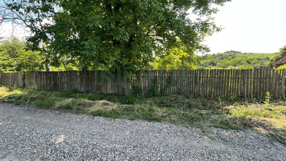 Casă bătrânească cu teren de 3.200 mp în Hertioana de Jos, jud.Bacău - Poză 6
