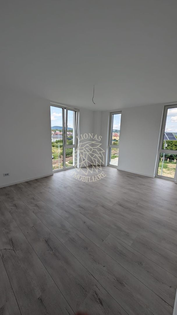 Apartament Nou 4 camere 87 mp+balcon-etaj 2-Calea Moldovei - Poză 3