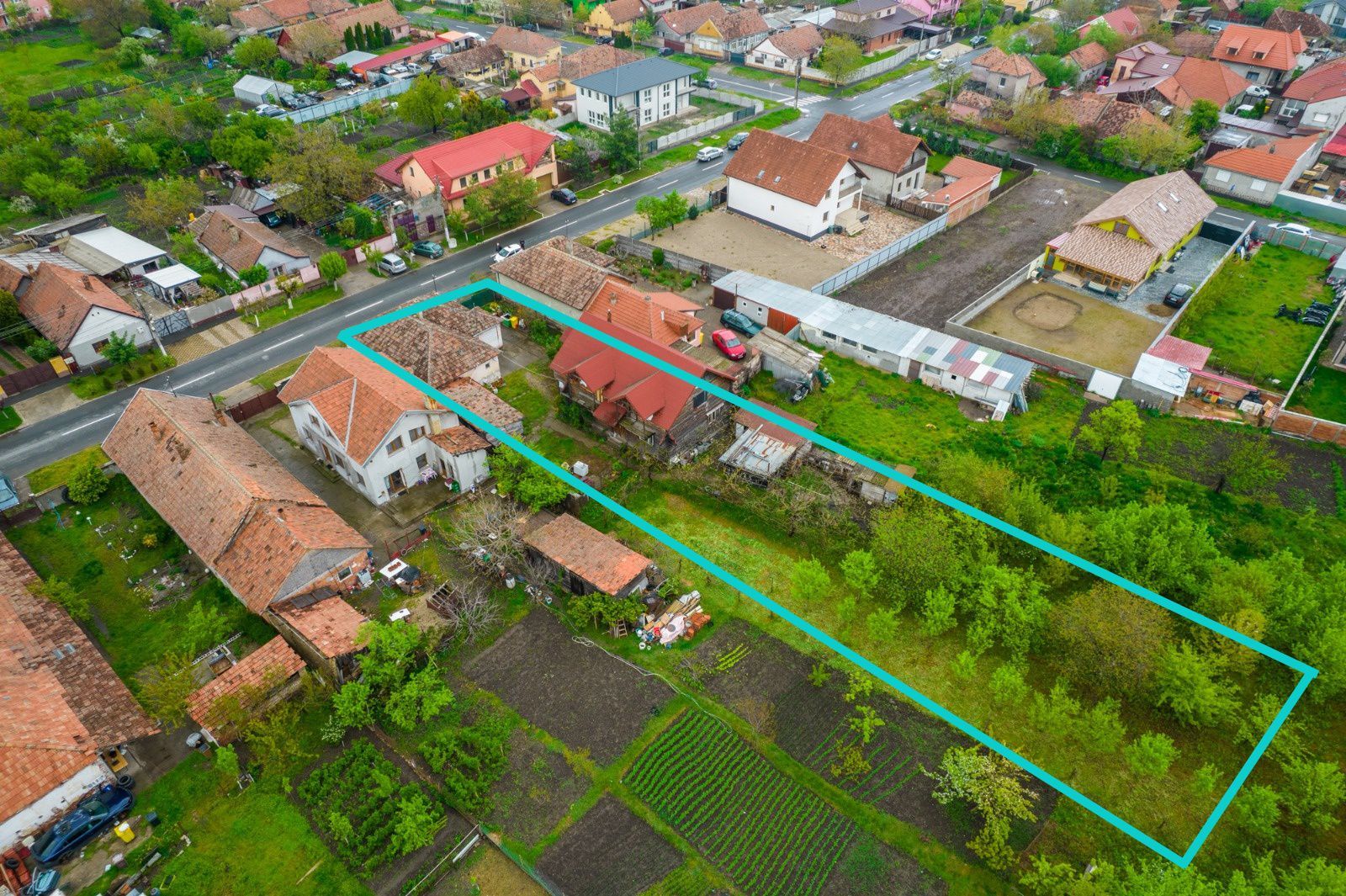 Casă cu teren generos în Gai - Poză 1