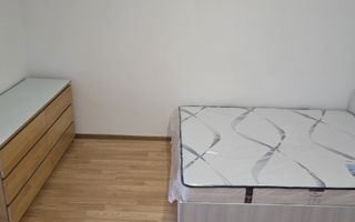 Garsonieră Piata Miniș, etaj 3, mobilată complet, bloc reabilitat - Poză 1