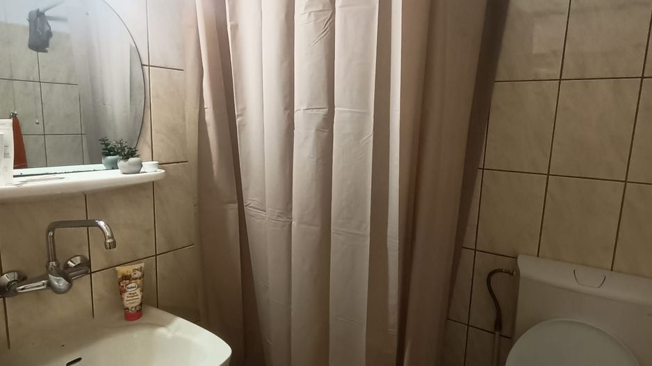 De vanzare! Apartament spatios la curte, zona centrala - Poză 8