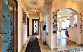 Tractoru, zonă liniștită de case, apartament spațios 3 camere cu garaj - Poză 18