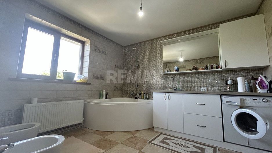 Casă Vilă de Vânzare în Comuna Balțata - Poză 24