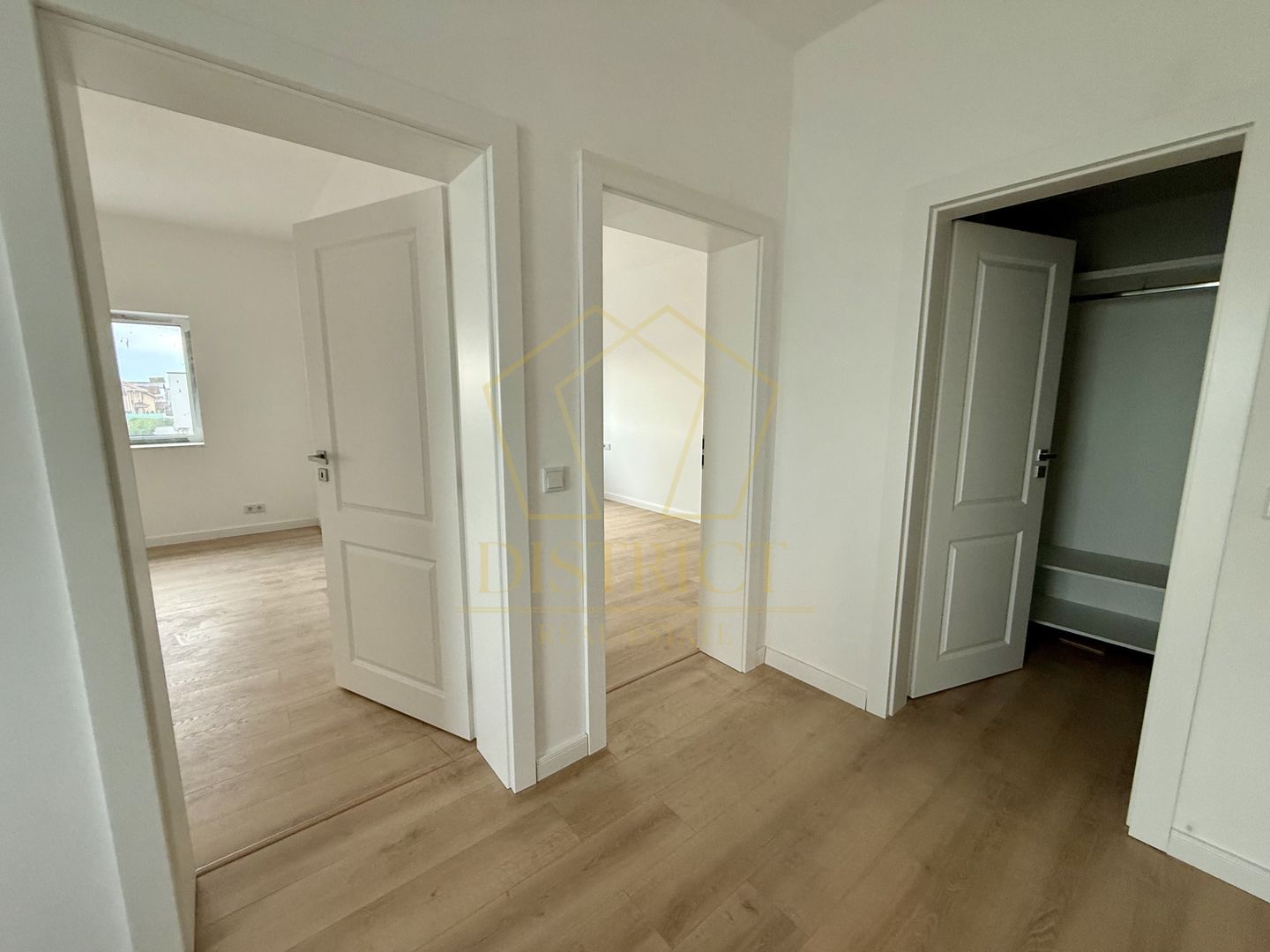 Duplex despartit prin camera tehnica 135 mp utili  |  Dumbravita - Poză 1