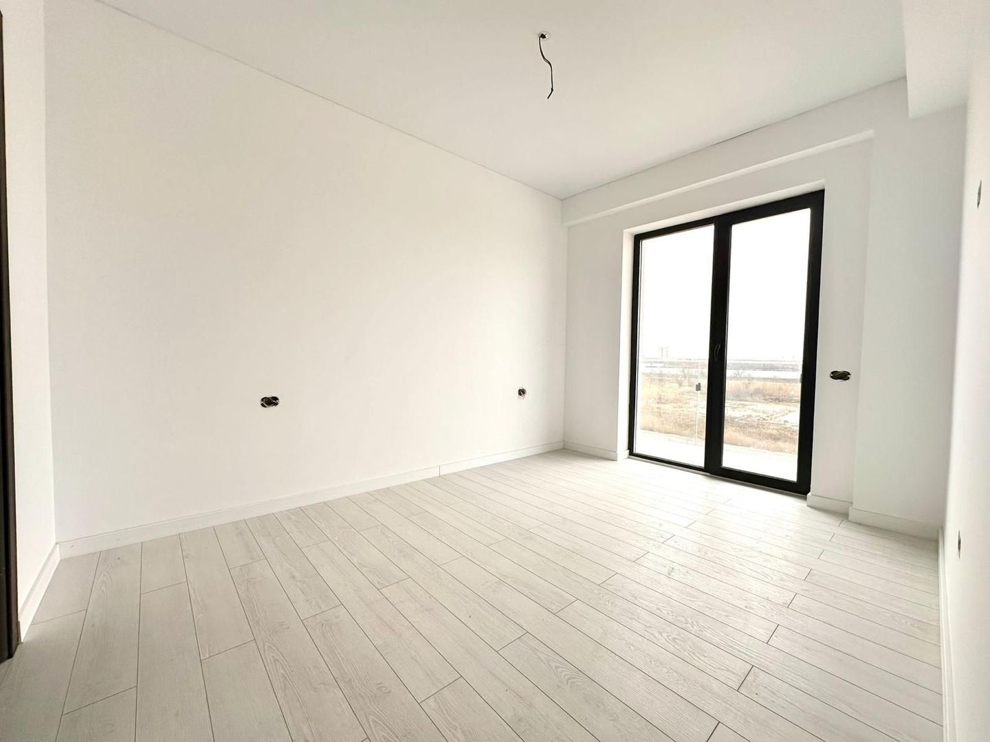 Mamaia nord - 3 Camere de Vanzare- vedere frontala mare - Poză 3