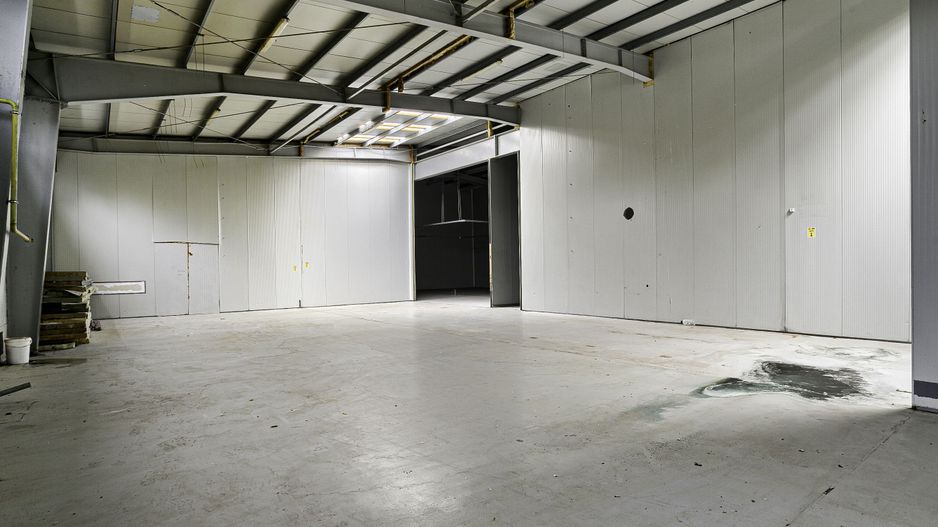 Hala industriala de inchiriat în Arad, 2.744 m², acces TIR și auto - Poză 4