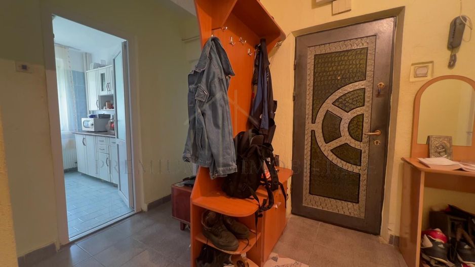 Apartament 3 camere etaj 1 - zona centrala - Poză 8