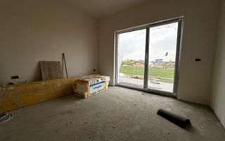 Triplex in Sacalaz |  Finisaje premium | 3 camere | Asfalt | 2 terase - Poză 2