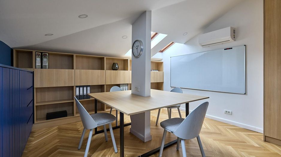 Birou amenajat | Mobilat si utilat | Cladire consolidata si renovata - Poză 16