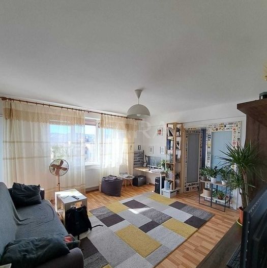 Apartament 2 camere, zonă centrală – ideal pentru locuit sau investiți - Poză 1