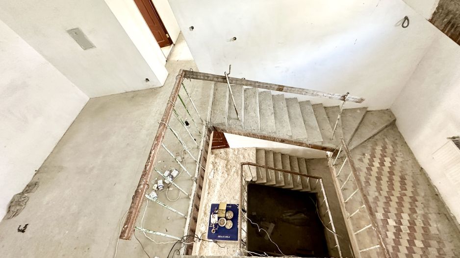 De vânzare – Bloc cu destinație comercială în Anenii Noi, pe Strada Centrală. - Poză 12