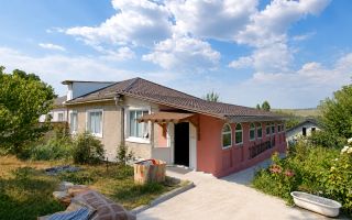 Strășeni.  Apartament la sol cu 3 dormitoare + living, teren și garaj. - Poză 2