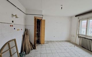 Casa cu 7 camere, 700 mp teren, deschidere la 2 strazi, zona Centru - Poză 13