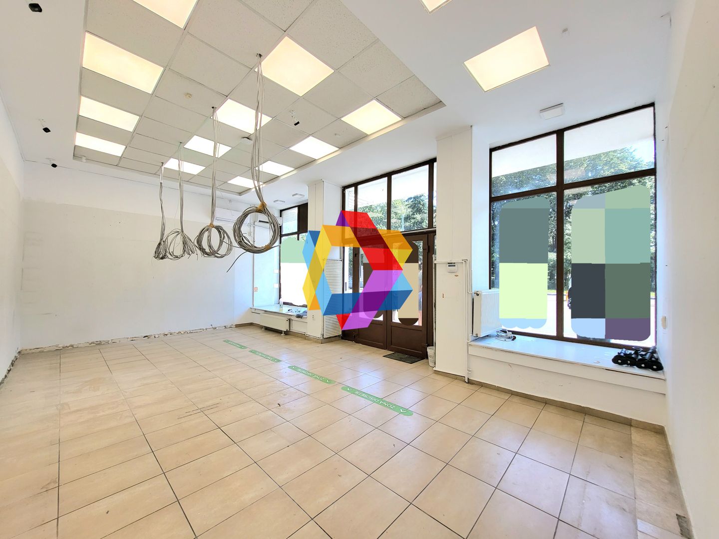 Spatiu de birouri cu super vad- 70 mp - Poză 1