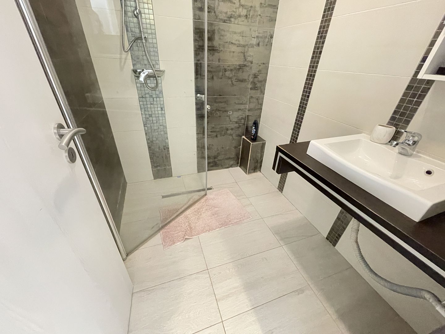 Apartament cu trei camere in Dumbravita - Poză 8