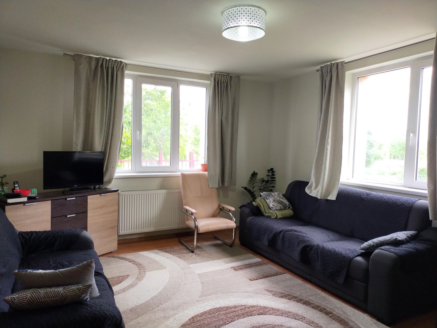 Casa cu 3 apartamente în Dumbravita aproape de pădure - Poză 11