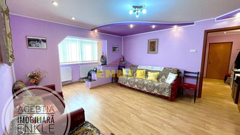 De vânzare apartament cu 2 camere, etaj 1 - Poză 1