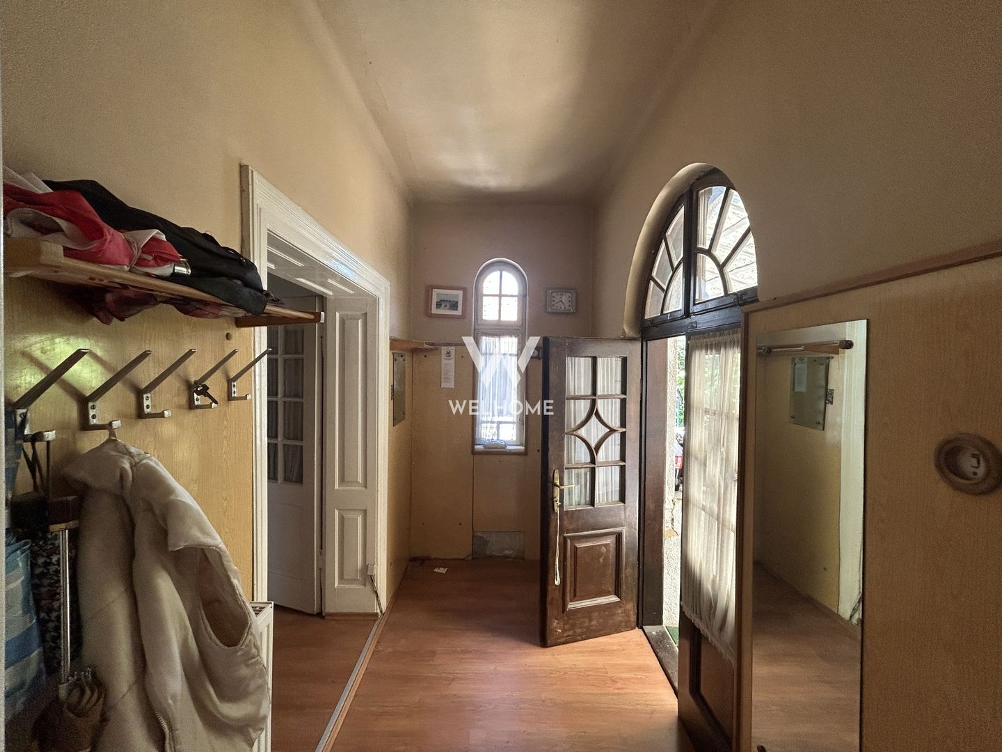 Casa in Piata Cluj, P+Demisol, curte comuna - Poză 5