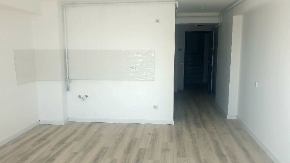 Garsonieră spațioasă luminoasă și plină de potențial în inima Piperei - Poză 6