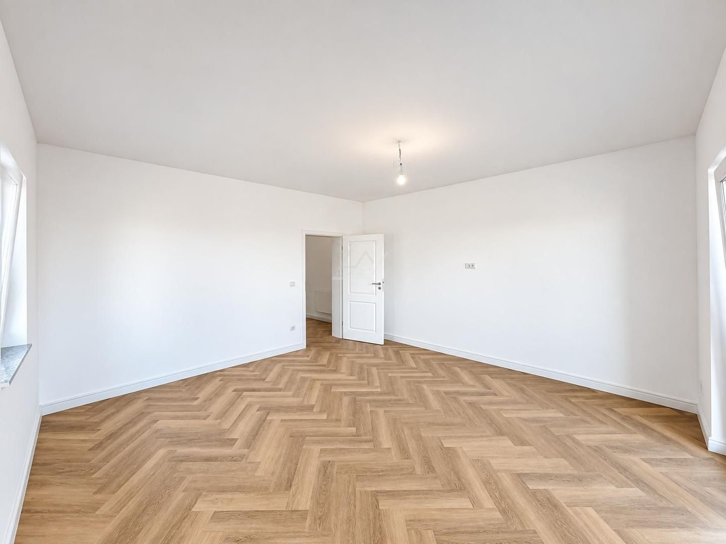 Finalizat. Decomandat. Loc de parcare. Spatiu depozitare pod. - Poză 2