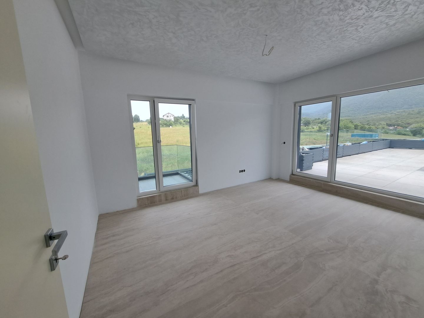 Vilă modernă premium cu piscină interioară, teren 1200 mp și panoramă - Poză 22