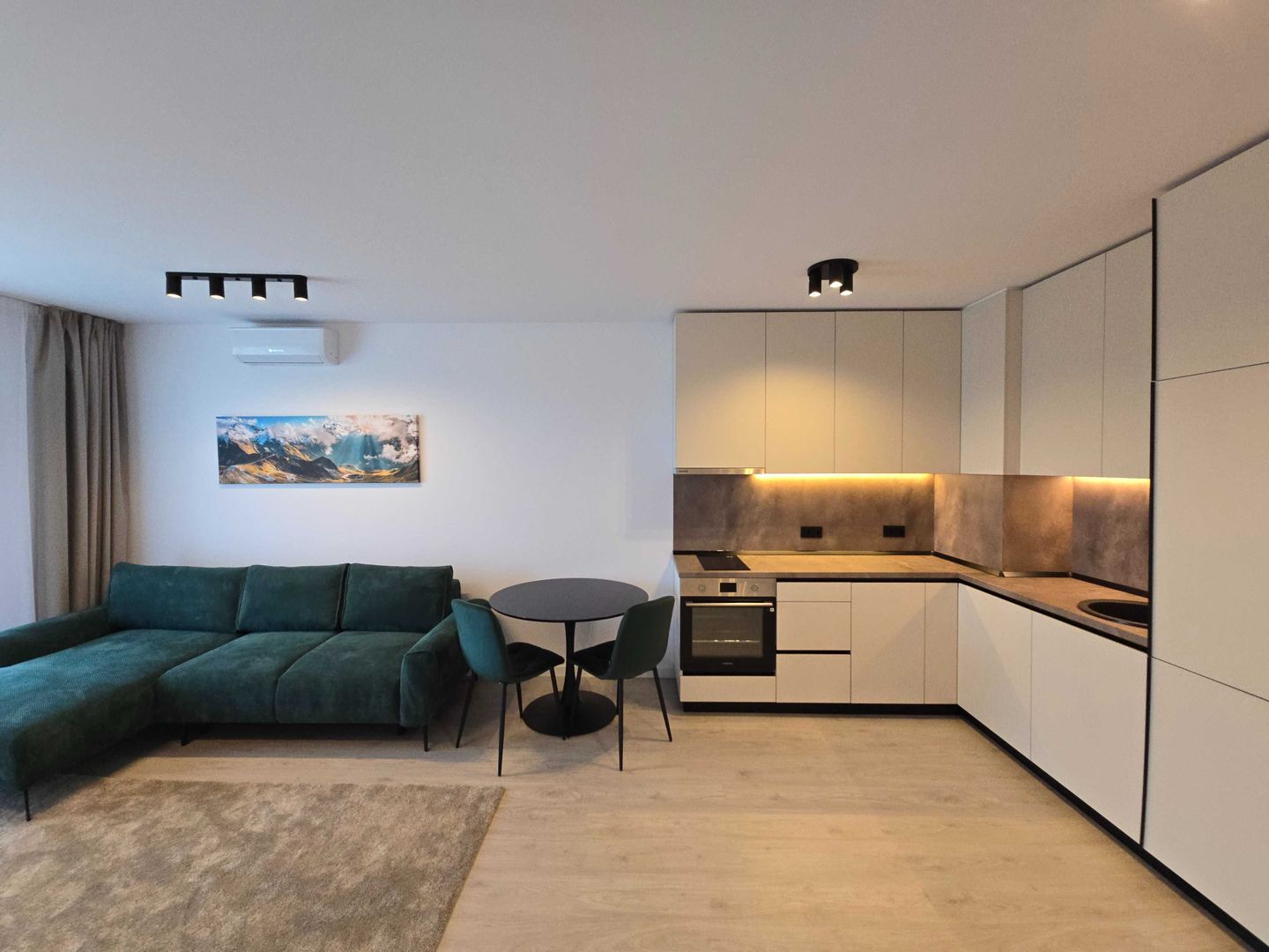 Prima inchiriere!Apartament cu 2 Camere-Vedere Padure,Luminos,Parcare - Poză 1