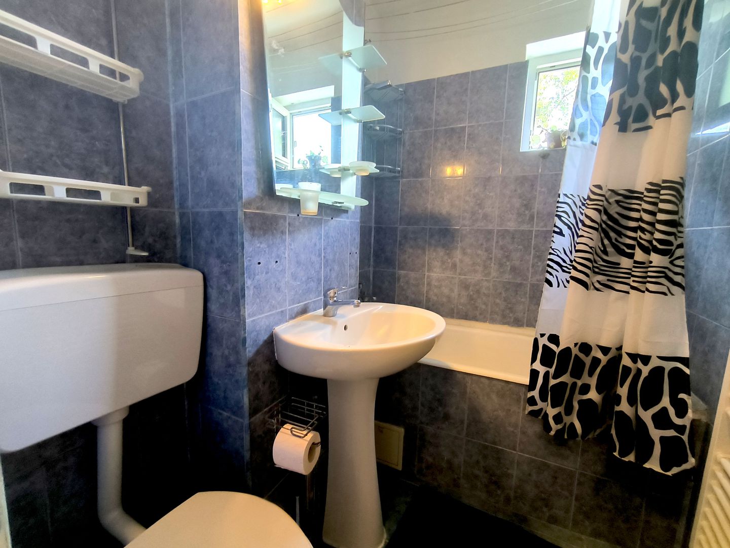 Apartament 3 camere cu centrala, zona Fortuna cu parcare - Poză 8