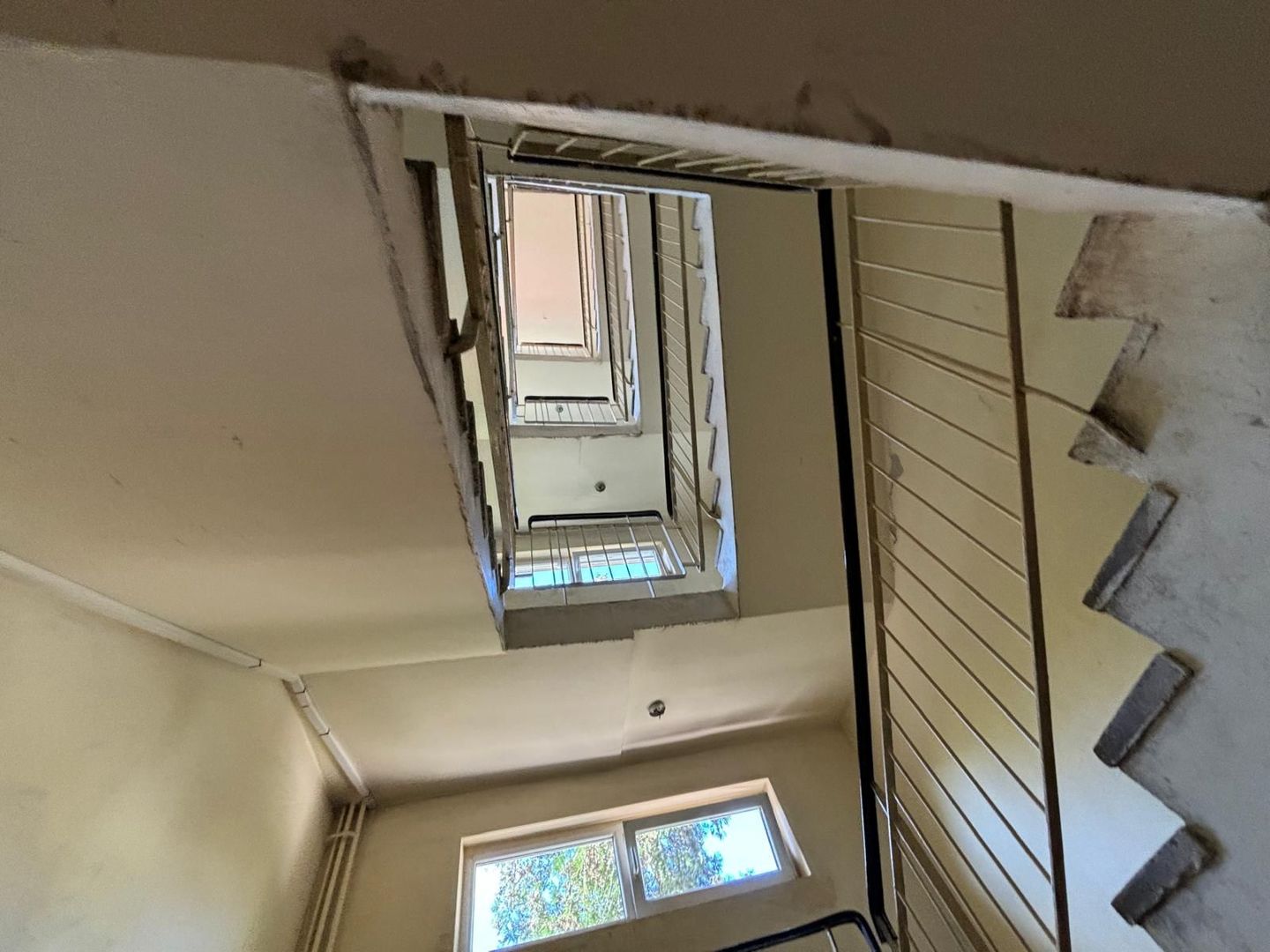 Garsoniera de vanzare  pe strada golescu 12 - Poză 24