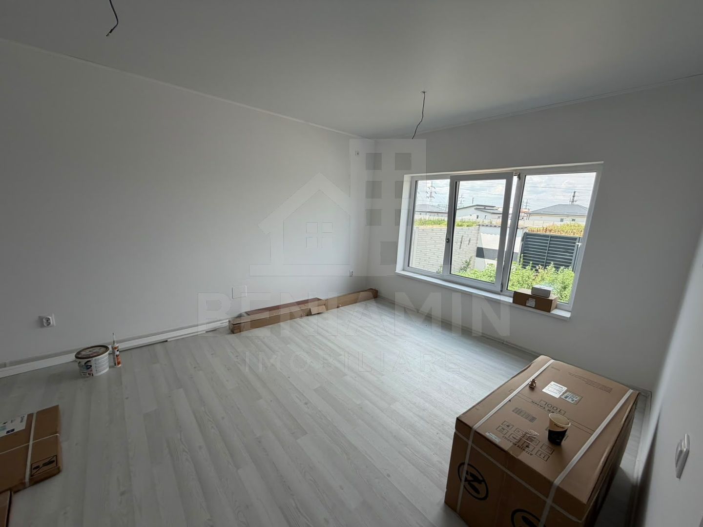 Casa-3 Dormitore-3 bai-Teren 300mp-Damila str Ficusului-La cheie - Poză 4