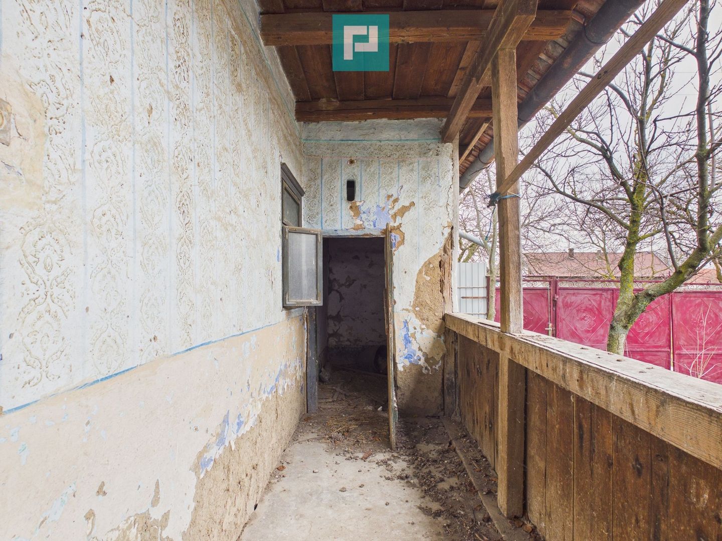 Casă modestă cu 3 camere de renovat în Mișca - Poză 4