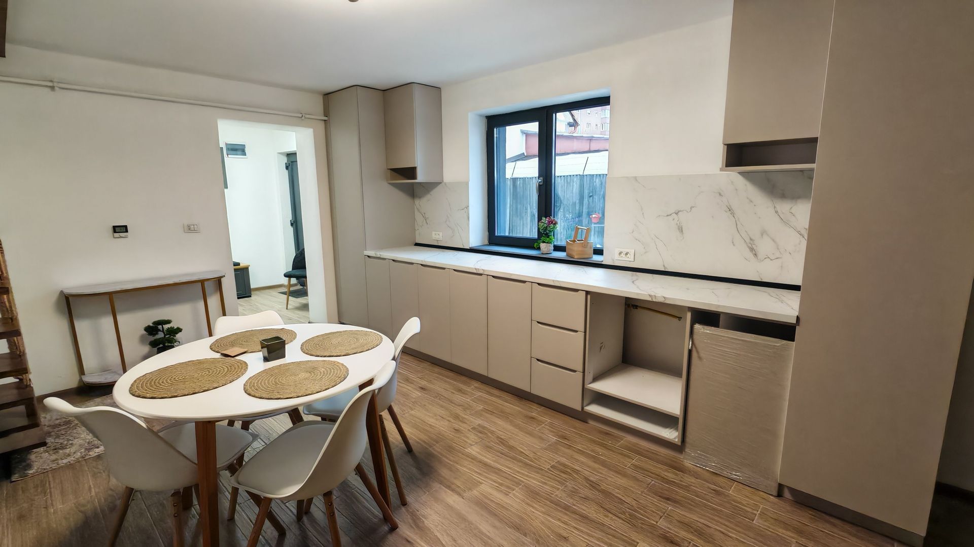 COMISION O.Casa P+E, 4 camere , ASTRA Carpatilor -LIDL- curte comuna. - Poză 1