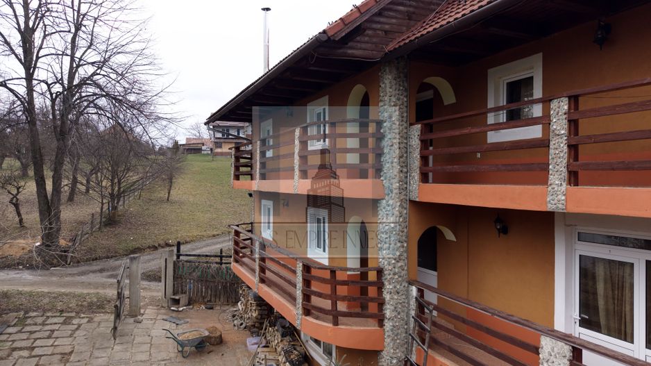 Pensiune 17 camere - zona Bran - Poză 7