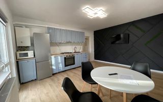 Apartament de vanzare decomandat, 3 camere, balcon s.utila 55 mp. - Poză 1