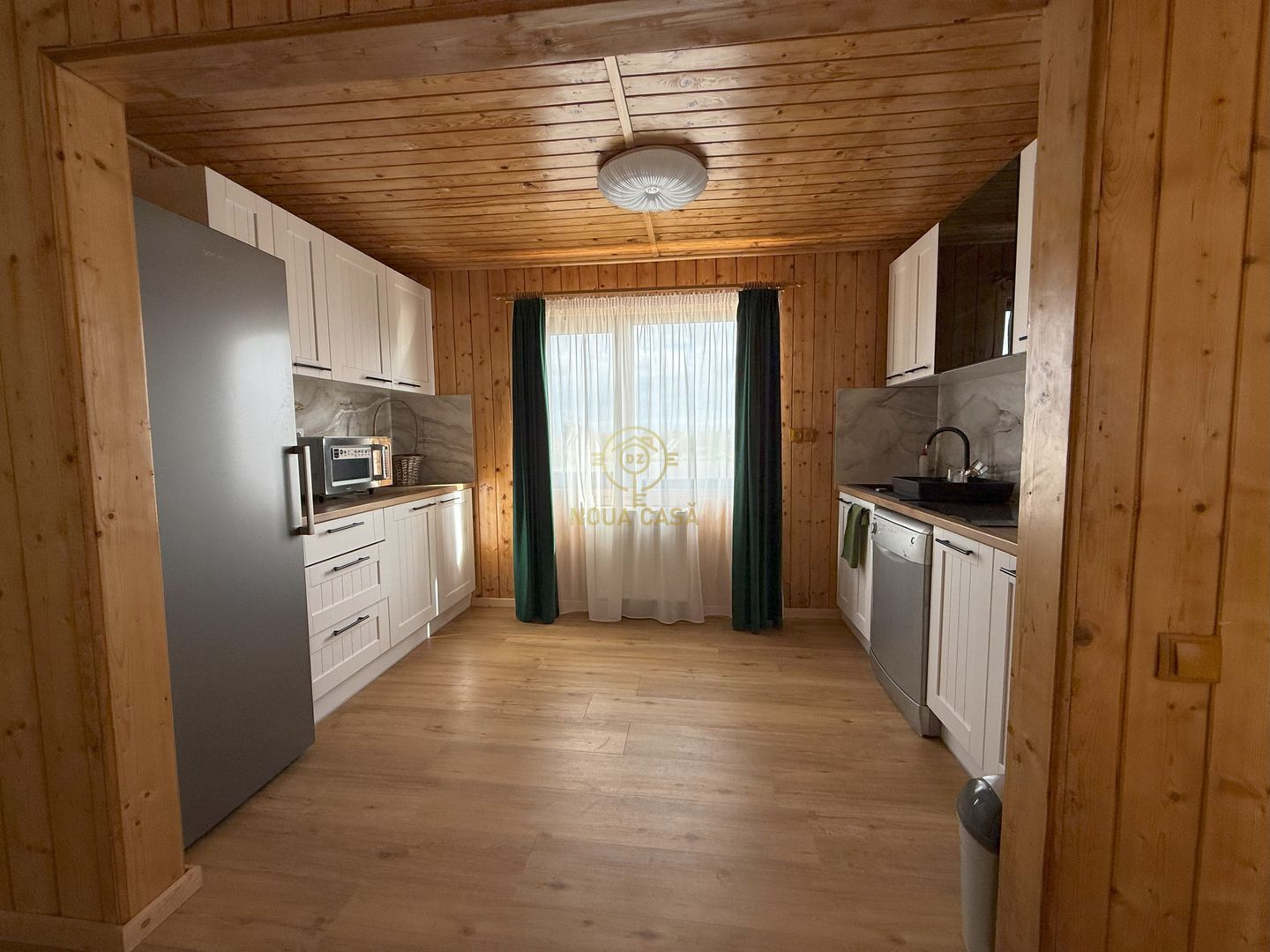 Vila de vanzare in APA-NORD  cu 2 Piscine/Zona de Relaxare/Acces lac - Poză 24