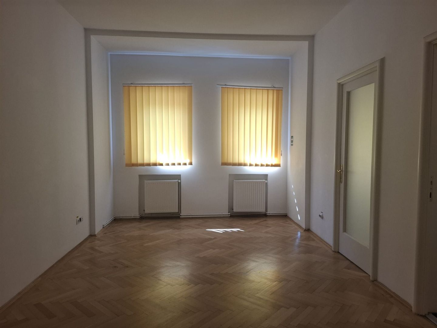 URGENT!, PARTER,FARA MENTENANTA, CONTORIZAT,SINGUR PE ETAJ, NEGOCIABIL - Poză 3