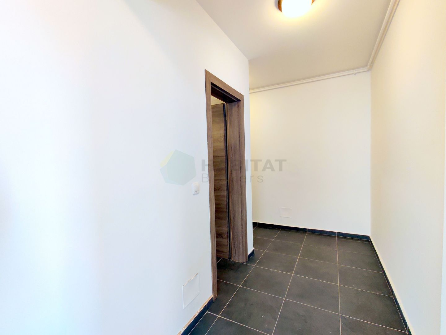 Decomandat, doua bai, loc de parcare in subteran, disponibil imediat - Poză 12