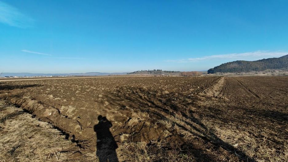 Teren intravilan Sanpetru vis a vis de Caminul Maria,utilitati. - Poză 3