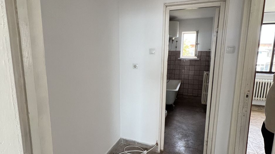 vand apartament 2 camere zona Crihala - Poză 5