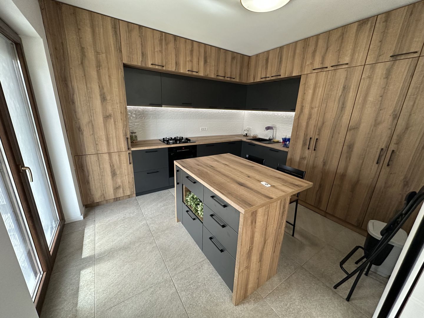 Casa deosebita intr-un cartier privat cu bariera - Poză 12