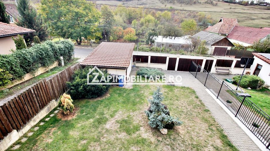 Casa 3 camere, 2 bai,1 garaj,teren 360 mp.zona Dambu Pietros - Poză 22